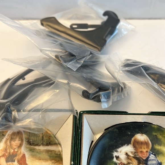 Set of 5 Donald Zolan Mini Collector Plates of Children - Picture 7 of 7